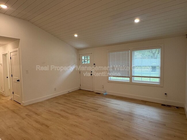 Building Photo - 117 Bertie Dr