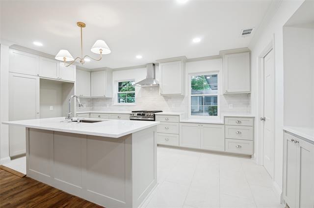 Building Photo - 705 Tarryall Dr