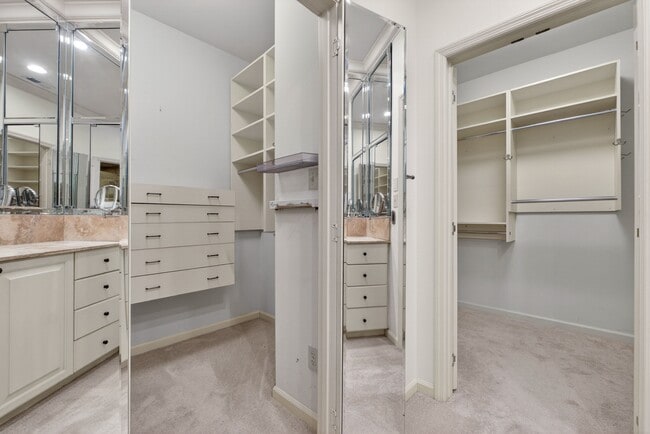 Building Photo - 155 N Hanley Rd