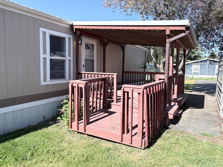 Building Photo - 2250 N Whispering Pnes Dr