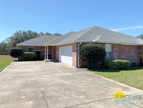 Building Photo - Spacious 3 Bedroom Duplex in Navarre