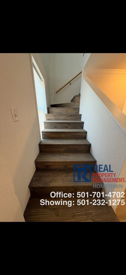 Building Photo - Newly remodeled duplex!