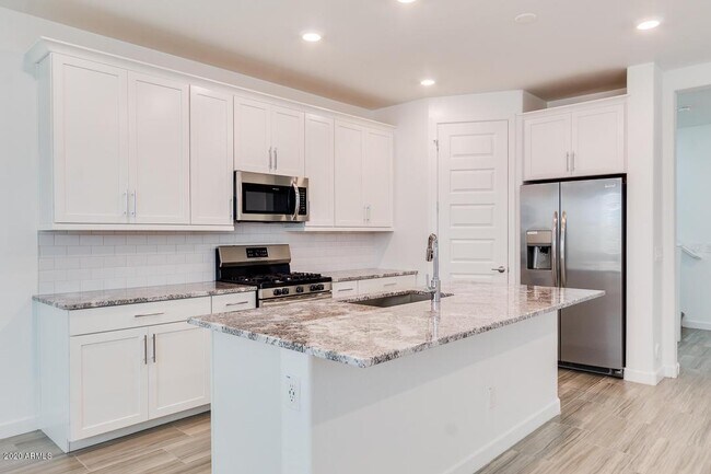 Building Photo - 1070 E Marlin Dr