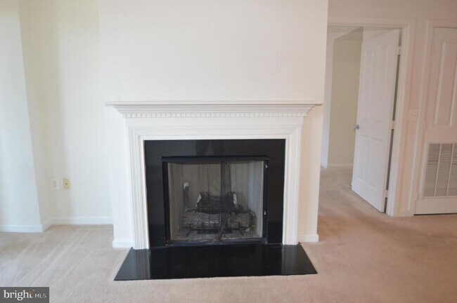 Building Photo - 4490 Market Commons Dr