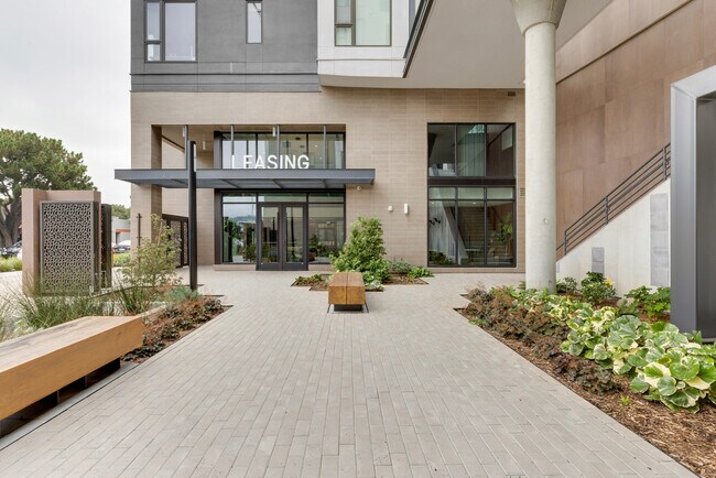 Building Photo - 1 Adrian Ct