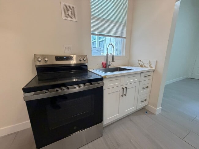 Building Photo - 444 G St