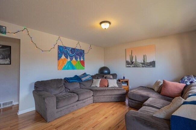 Building Photo - 760 39th St