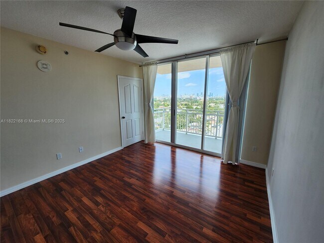 Building Photo - 2665 SW 37th Ave