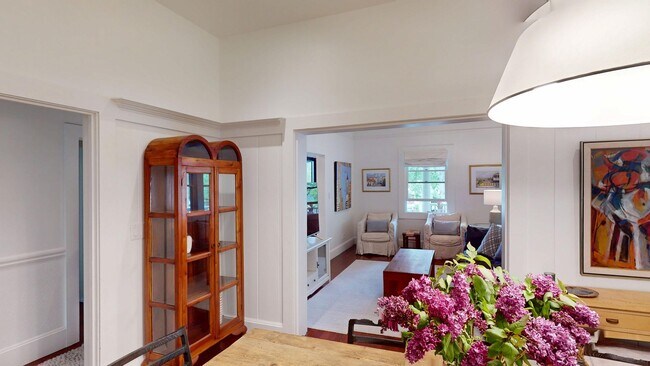 Building Photo - Downtown San Anselmo Updated 4x3 + aupair ...