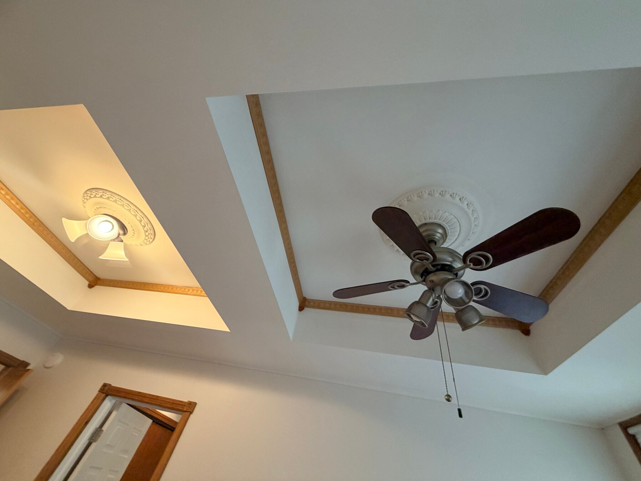 Building Photo - 44 W 7th St