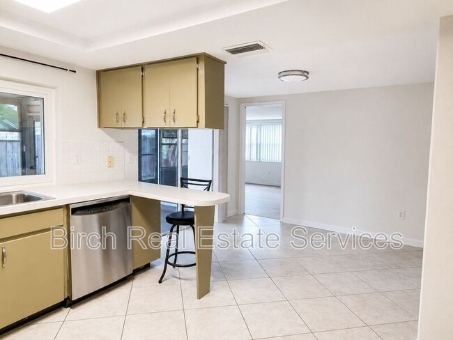 Building Photo - 7435 Live Oak Ln