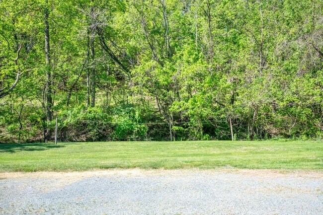 Building Photo - Rutrough Road