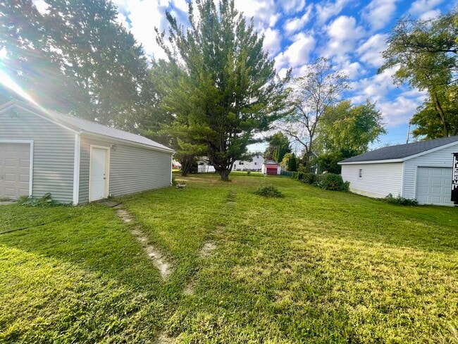 Building Photo - 360 Grove St