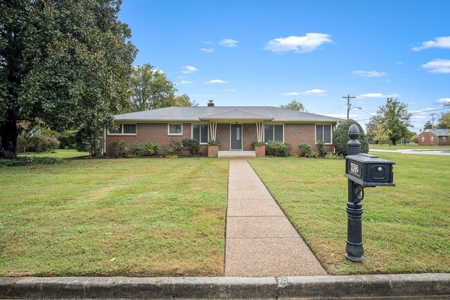 Building Photo - 902 Whitehall Rd