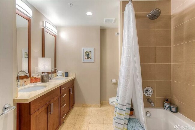 Building Photo - 1515 Dock St