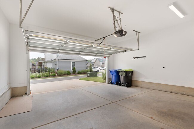 Building Photo - Modern 4 Bedroom and Fenced Yard in Chatham Park Pittsboro!