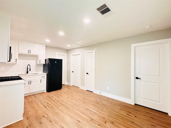 Building Photo - 11130 Hanning Ln
