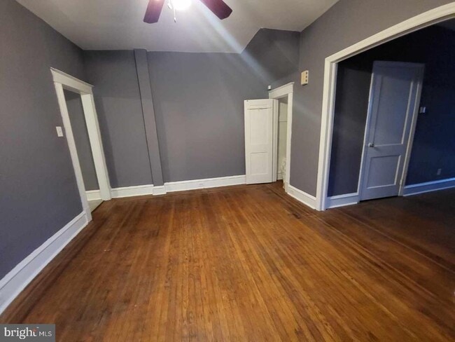 Building Photo - 5044 N Sydenham St