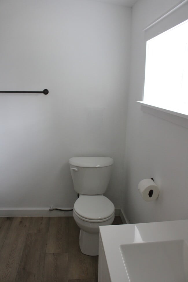 Building Photo - 842 Lloyd Ave