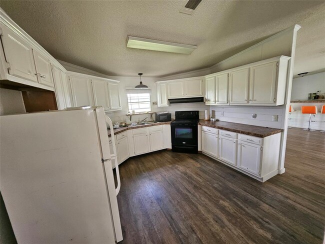 Building Photo - 2218 Hintz Rd