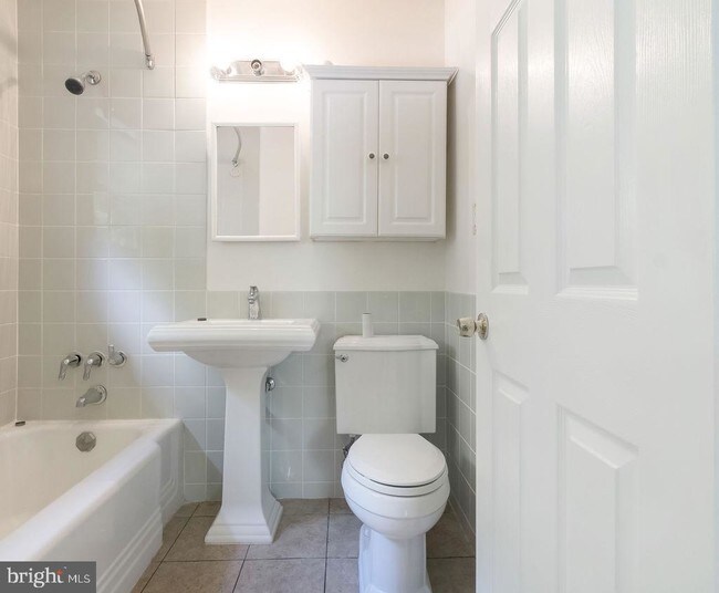 Primary Photo - 4111 Denfeld Ave
