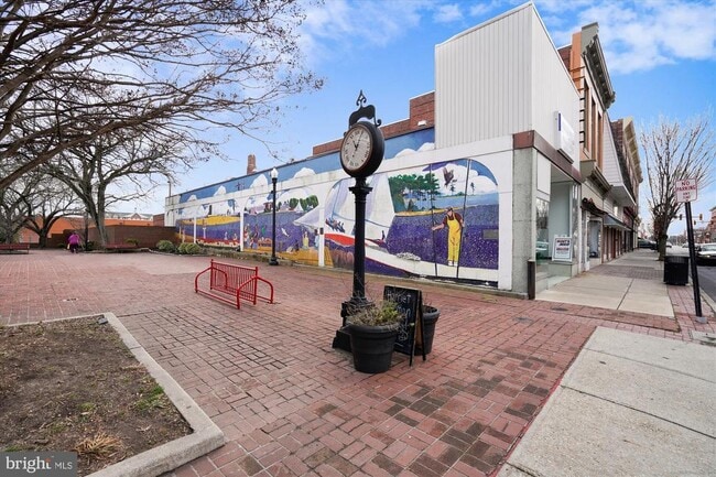 Building Photo - 817 Locust St