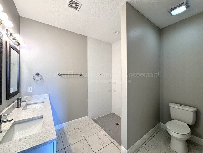 Building Photo - 1389 Worthington Dr