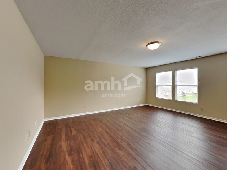 Building Photo - 10522 McClain Dr