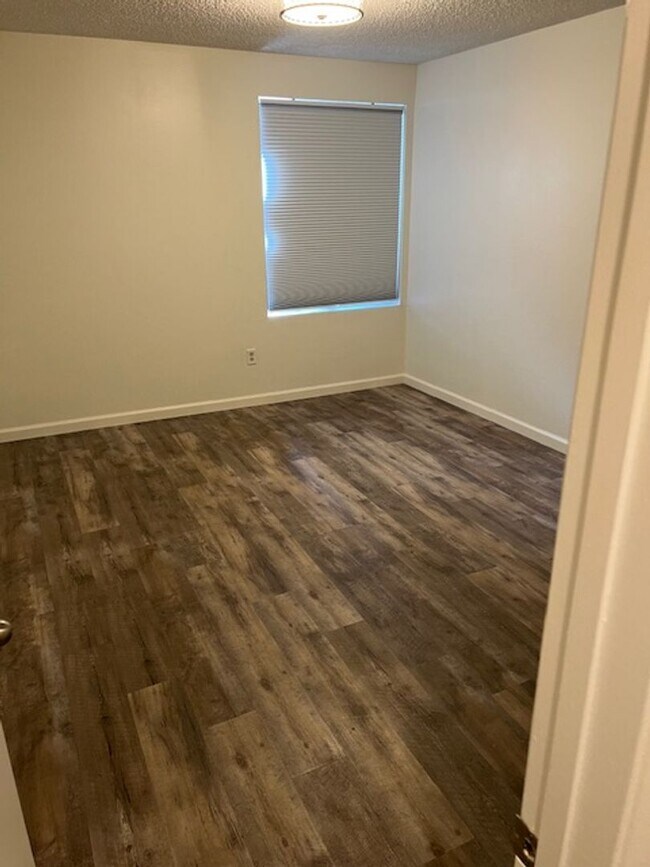 Building Photo - 1000 W MacArthur Blvd