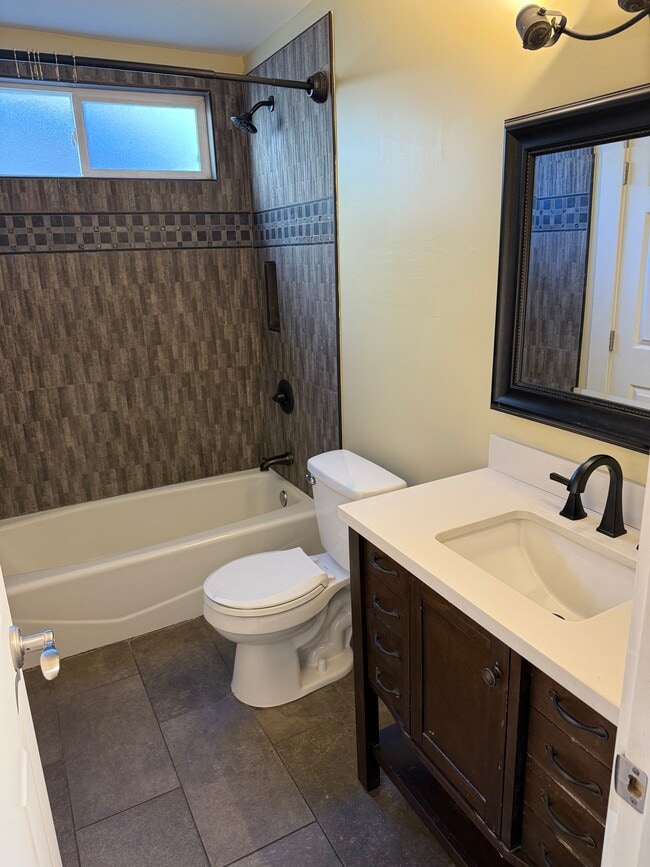 Building Photo - 486 Waskow Dr