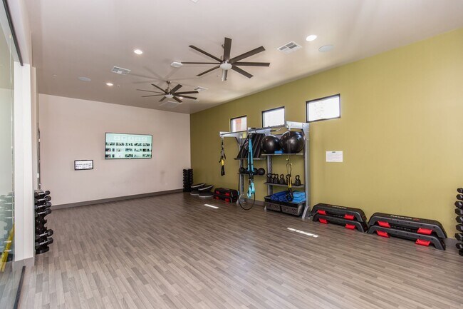 Building Photo - Fully furnished luxury townhome in Affinit...