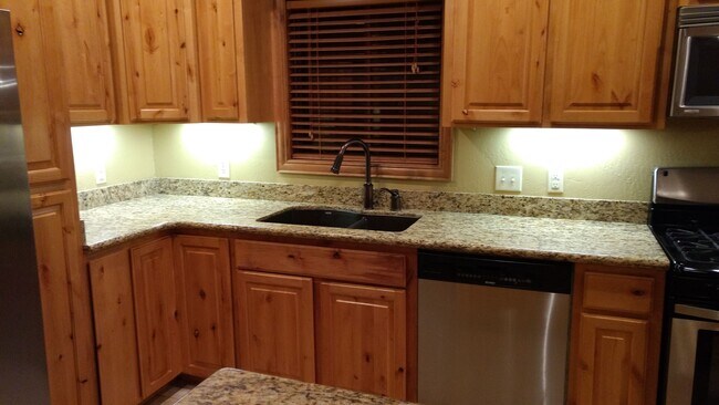 Building Photo - 1782 Larson Rd