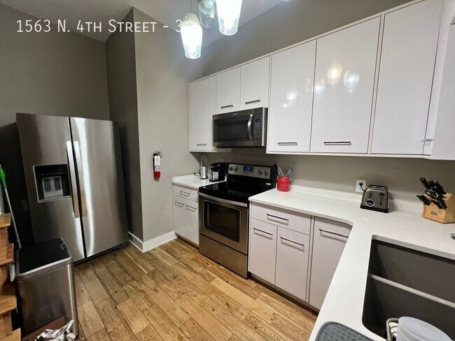 Primary Photo - 1563 N 4th St