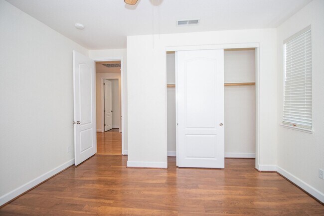 Building Photo - 4 Bedroom 3 Bathroom House | AMSI | Alexandr Metlinski