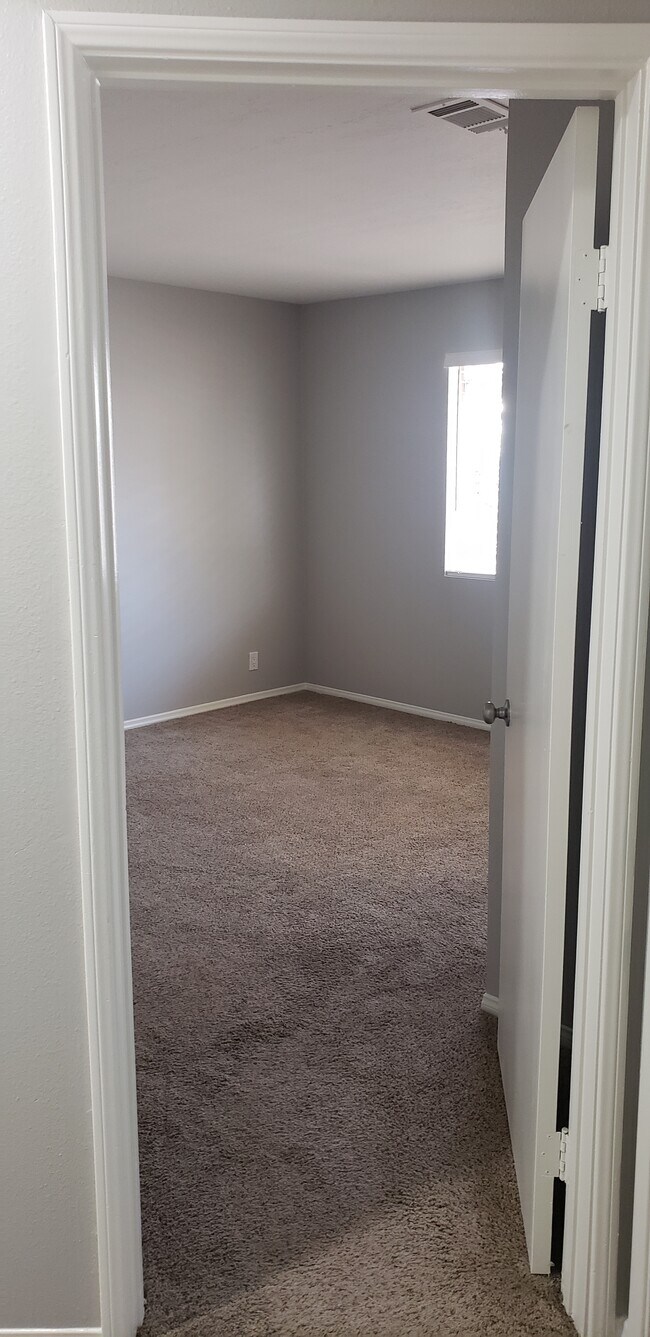 Building Photo - 3185 Los Robles Rd
