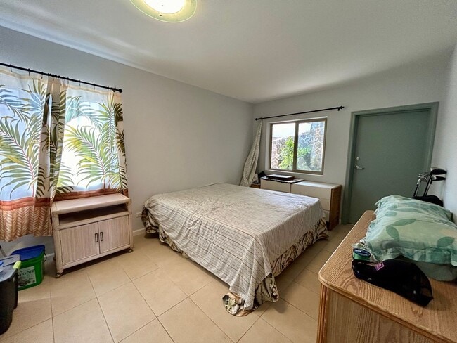 Building Photo - Hawaii living at its best.  Beautiful Kaneohe Bay front.