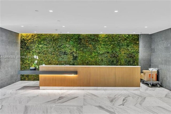 Building Photo - 400 Sunny Isles Blvd