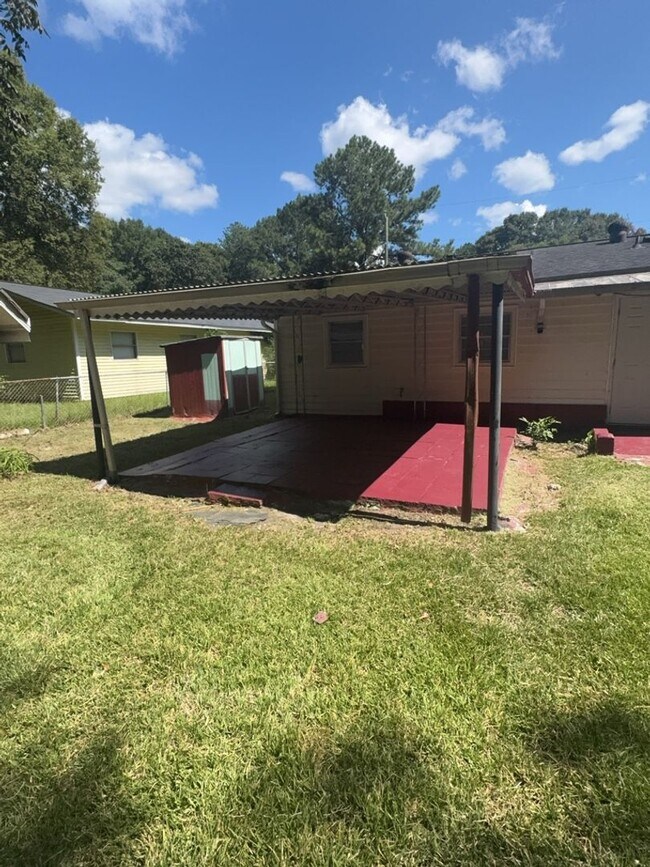 Building Photo - 2119 Lamore Dr