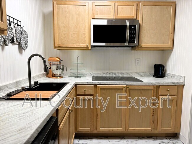 Building Photo - 5760 Charleston Ln