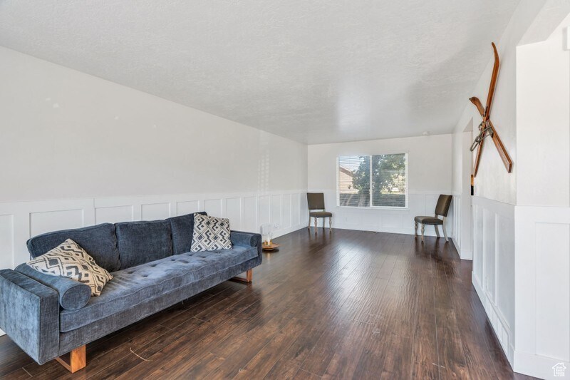 Building Photo - 2063 E Kane Cir