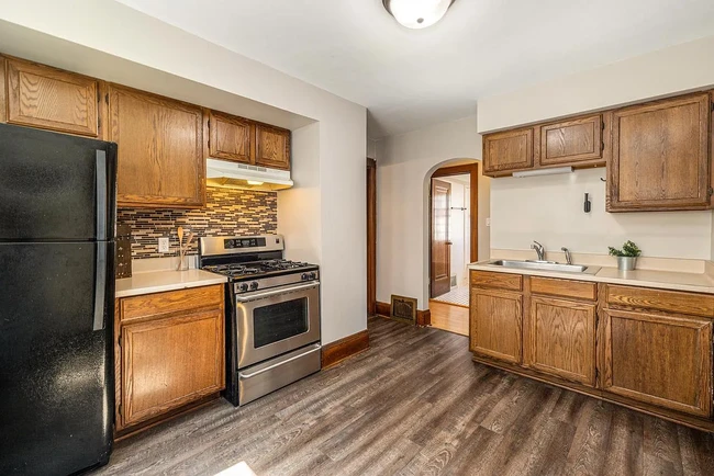 Lower Kitchen - 2122 N 60th St