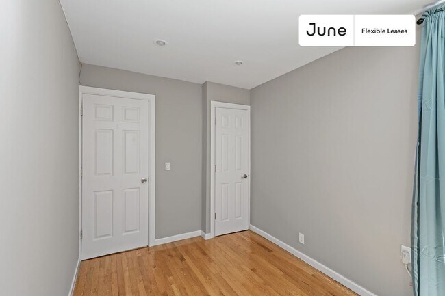 Building Photo - 226 E 7th St