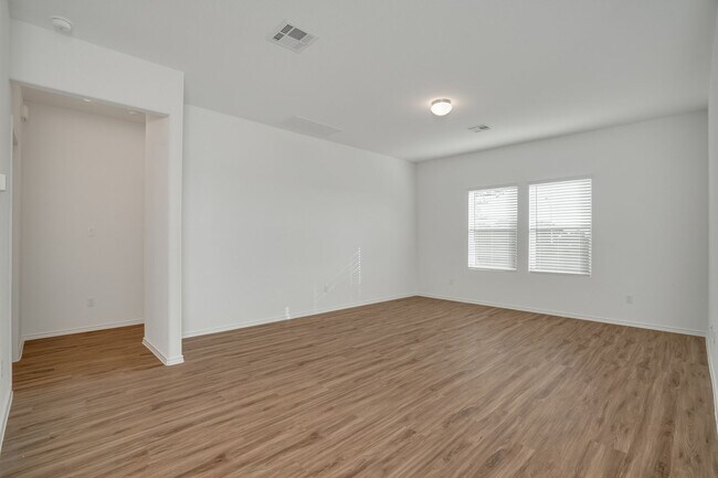 Building Photo - 704 Mallow Rd