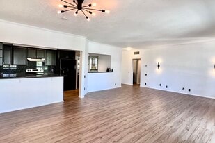 Building Photo - 8960 Cynthia St