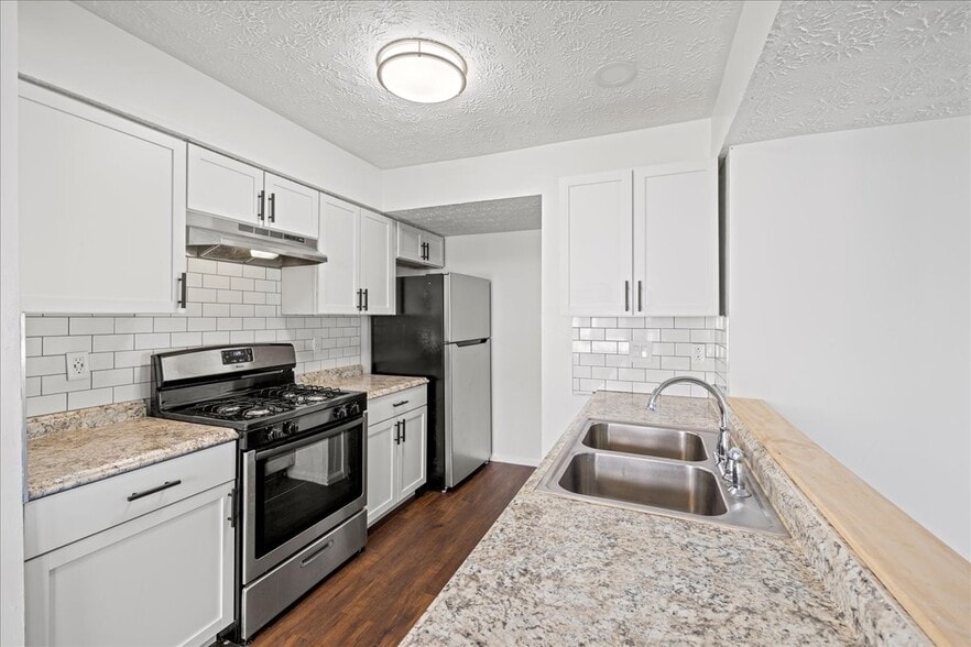Kichen - 1600 Rock Creek Dr