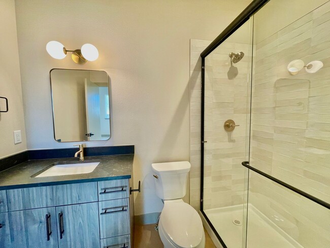 Building Photo - Spacious & Stunningly Remodeled Duplex in Central Fort Collins