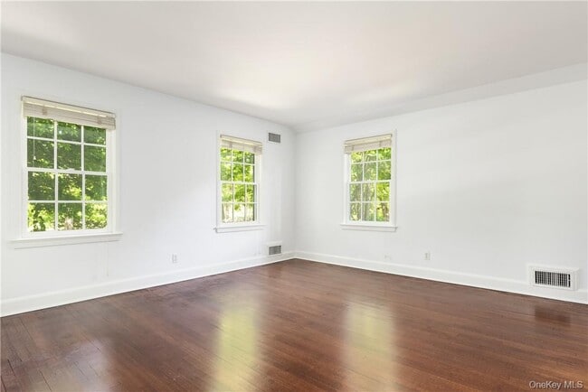 Building Photo - 11 Sunset Ln