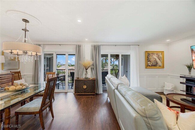 Building Photo - 555 Park Shore Dr