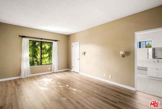 Building Photo - 1944 Glendon Ave