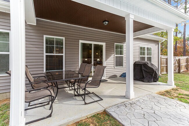 Building Photo - Southern Pines Gem! Pool and fenced backyard!